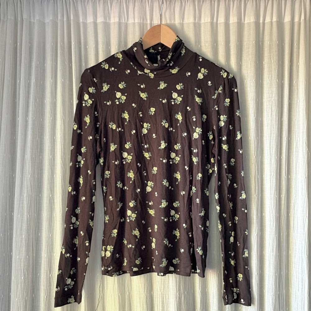 H&M Dark Floral Patterned Top